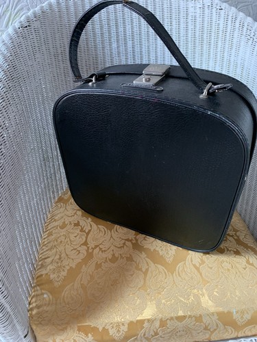 Black vantity case made - black,
