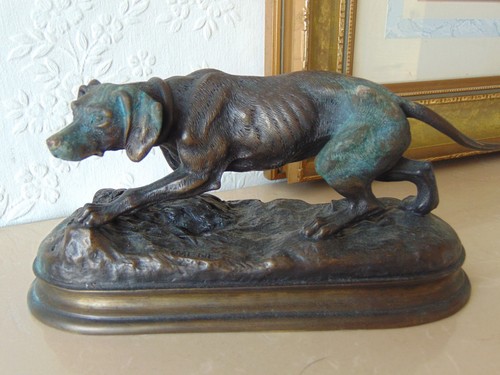 Bronze figure hound pointer - hound,