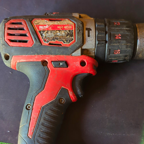 Milwaukee m18 bpdn 18v - milwaukee,