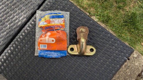 Brand new unused tow - , ball