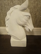 White horse head statue - white,
