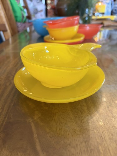 Yellow pyrex gravy boat - yellow,