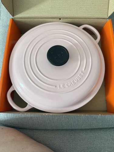 Creuset signature cast iron - le,