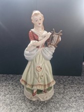 Female period figure - female, playing