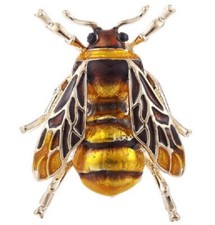 VERY REALISTIC BUMBLE BEE