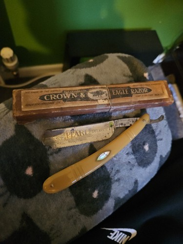 Crown and eagle pearl - and,