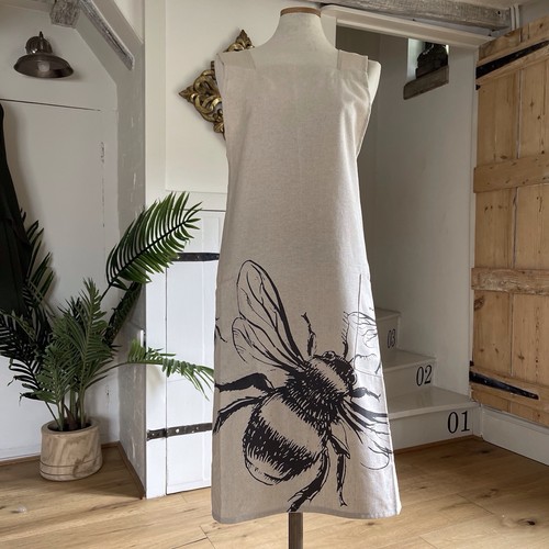 The linen table - the,