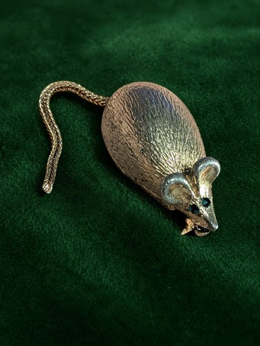 Vintage signed sphinx mouse - signed,