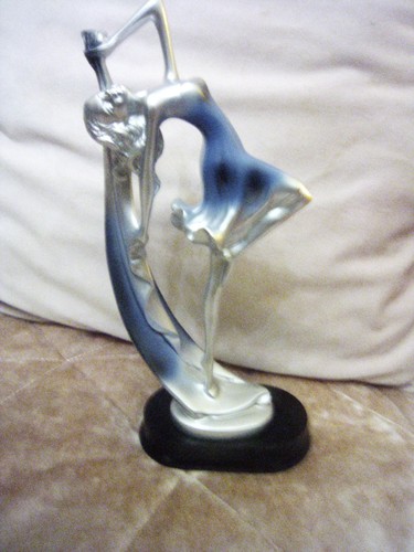 Dancing girl statue art - girl,