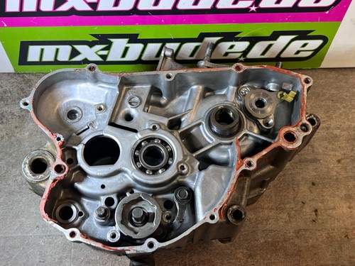 Suzuki 125 crankshaft cases - suzuki,