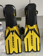 CRESSI-SUB RONDINE FINS YELLOW with adjustable strap.  Excellent condition