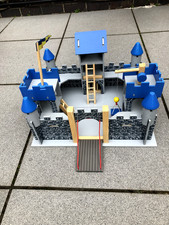 Le Toy Van King Richard's Castle wooden good condition boxed with soldiers