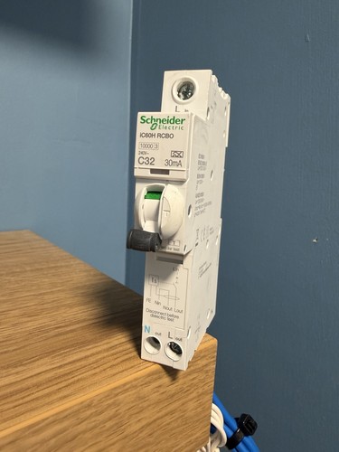 Schneider 32amp rcbo c32 - schneider, type
