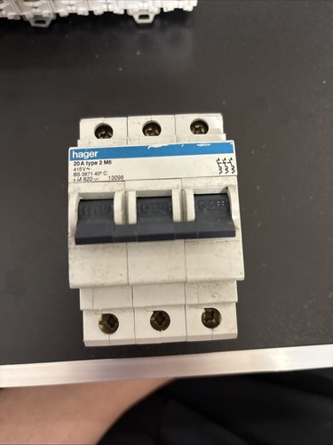 Hager 20a triple - triple, pole