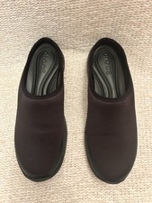 Ladies Crocs Size 5 Duet Busy