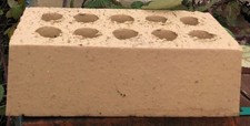 Bricks (Smooth Buff, Ibstock 215 x 102 x 65mm) (400)
