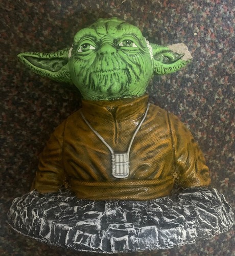 Star wars yoda statue - wars, statue.