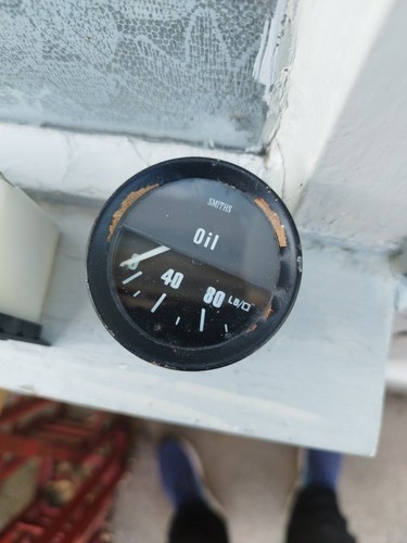 Oil pressure gauge vintage - pressure,