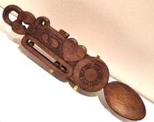 WOW ! Vintage Wooden Welsh Love Spoon Heart Key 3 Ball Cage