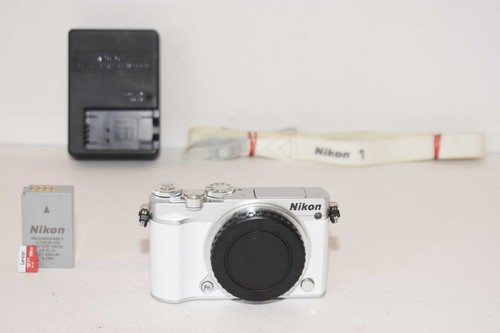 Nikon mirrorless camera - j5,