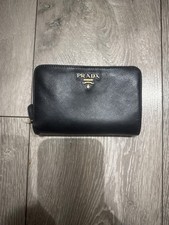 Prada black leather purse used in good condition 