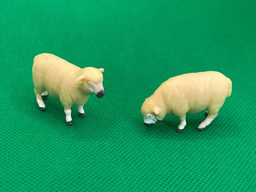 Pair britains plastic farm - pair,