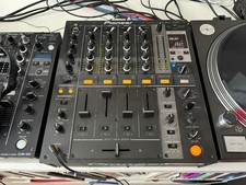 Pioneer DJM-700 Professional 4