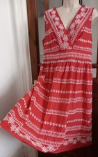 BNWOT Vtg Look Embroidered Tea