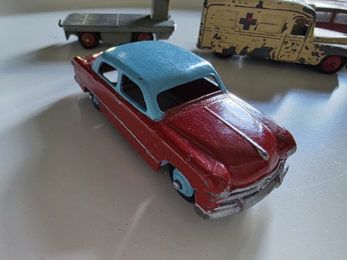 Dinky toys ford sedan - dinky,