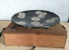 Oribe chrysanthemum crest