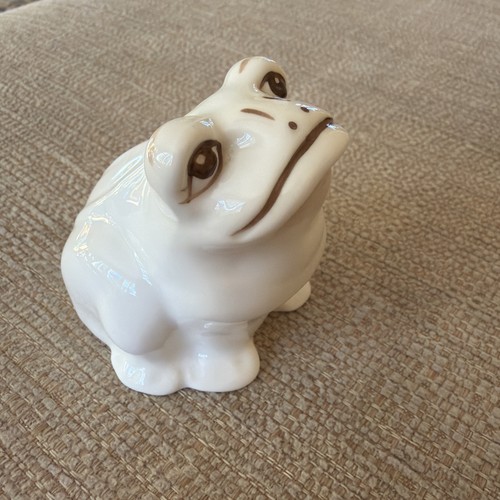 White coalport toad frog - white,