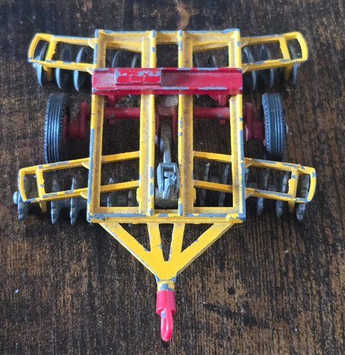 Corgi toys model 71 wheel - -,