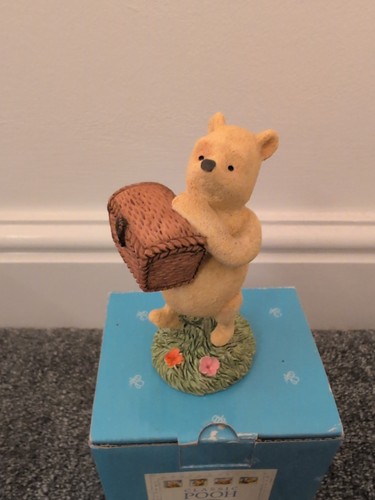 Classic pooh with hamper - pooh,,