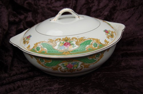 Rare 1930s covered serving - rare,