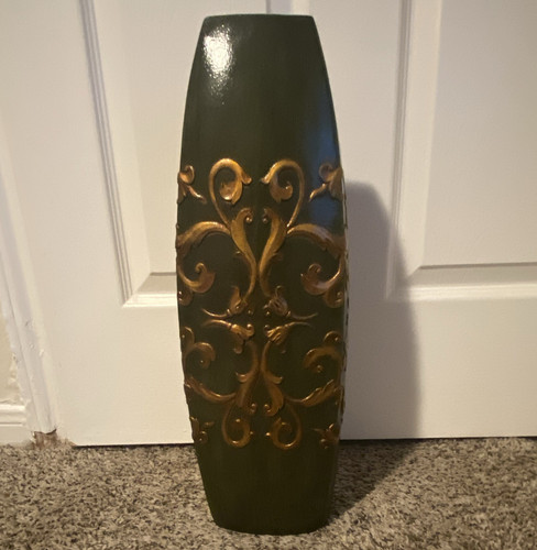 Green gold scroll decorative - &,