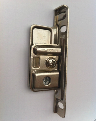 Drawer front fixing brackets - front,