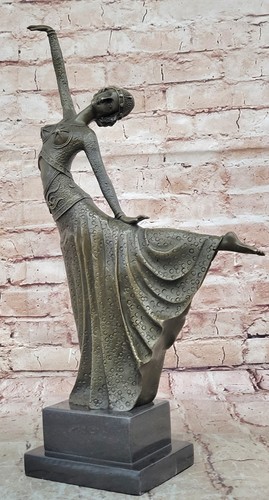 Chiparus dancer striking - w/,