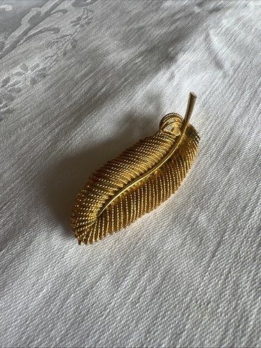 Gold colour metal feather - gold,