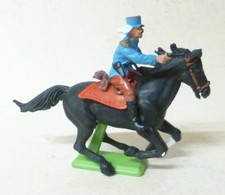 A BRITAINS' VINTAGE DEETAIL MOUNTED FRENCH LEGIONNAIRE OFFICER -1970'S
