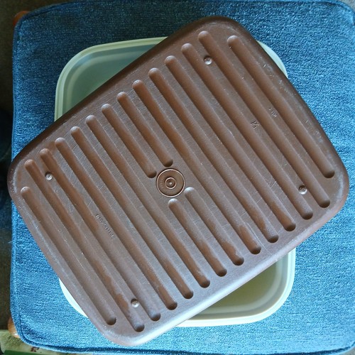 Vintage tupperware brown cream - vintage,