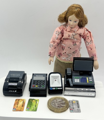 Dolls house modern shop - , cash