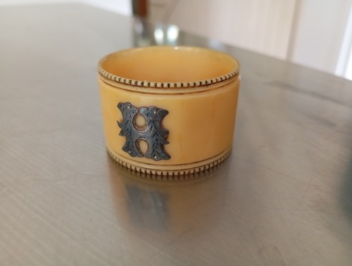 Exquisite bakelite napkin - exquisite, ring