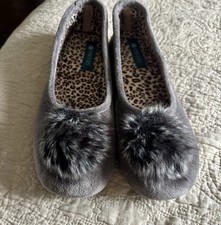 PAVERS VELVET SLIPPERS WITH POMS - SIZE 6/7 SEE LISTING