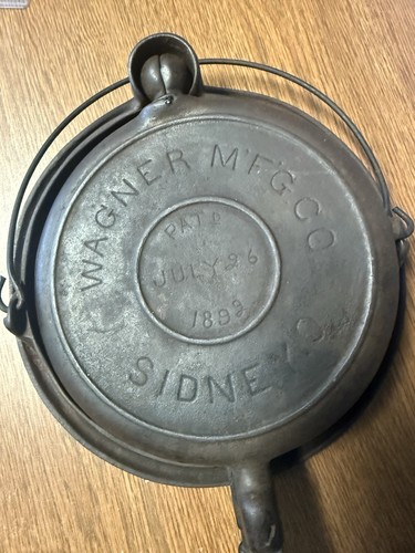 Wagner cast iron waffle - cast,