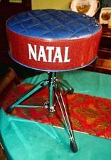 Natal drum throne red and blue