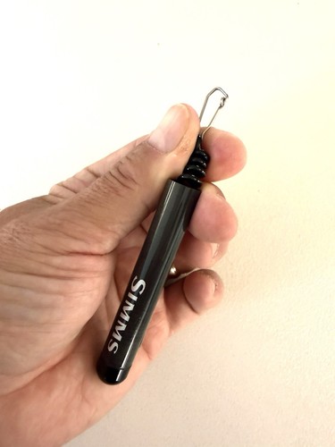Simms carbon fiber retractor - carbon,
