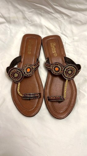 Handcrafted traditional flat - traditional,