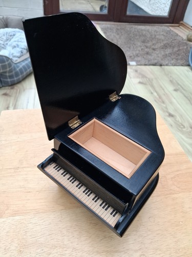 Vintage minature grand piano - grand,