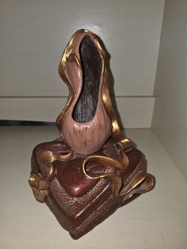 Pointe sculpture - pointe",