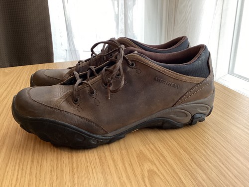 Merrell walking shoes - ,